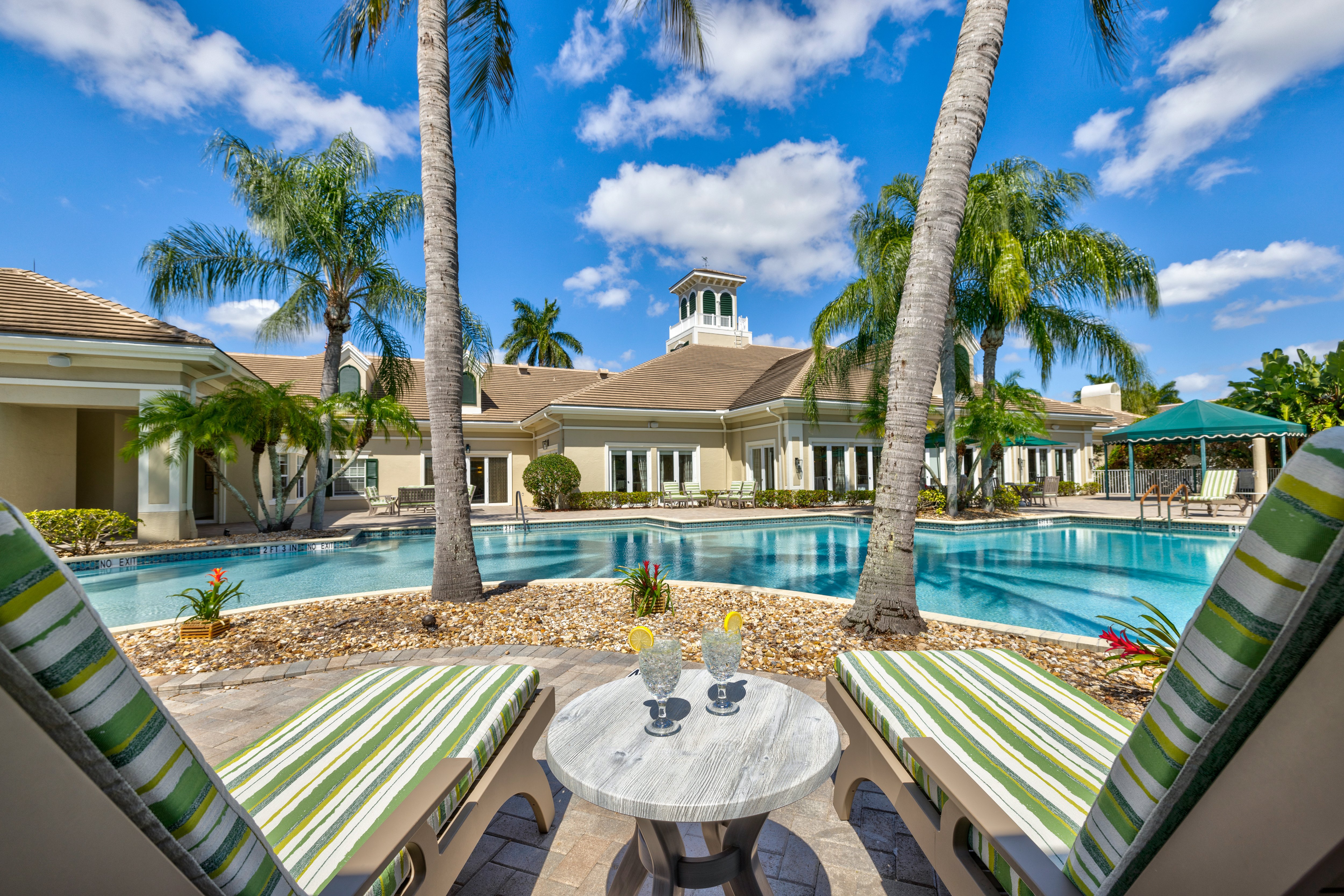 Aston Gardens At Parkland Commons Featured Image